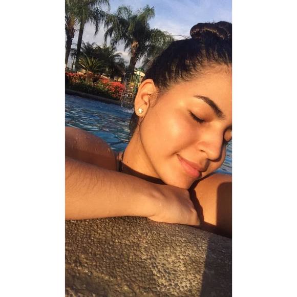 Meet your Posher, Shirley - Picture 1 of 1